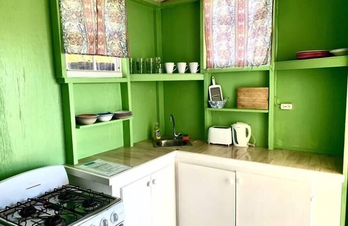 Dover Casa | Dover Beach Tiny House w kitchen
