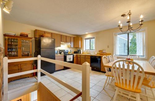 West Dover Apartamento | Dover Condo with Grill and Balcony 3 Mi to Mt Snow!