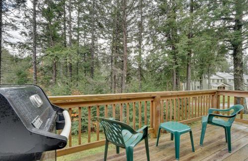 West Dover Apartamento | Dover Condo with Grill and Balcony 3 Mi to Mt Snow!