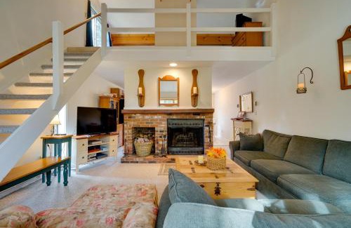 West Dover Apartamento | Dover Condo with Grill and Balcony 3 Mi to Mt Snow!