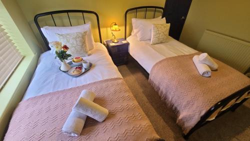 Rocester Casa | Dovetails, short drive from Alton Towers and Uttoxeter racecourse Games room with Wii and football table