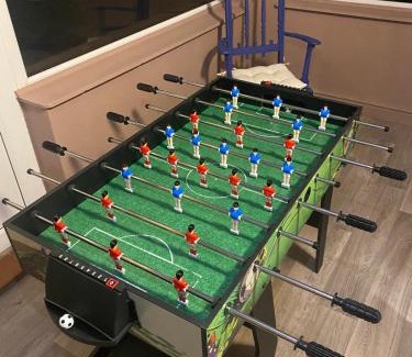 Rocester Casa | Dovetails, short drive from Alton Towers and Uttoxeter racecourse Games room with Wii and football table