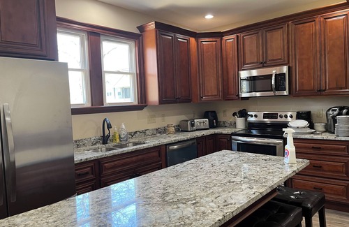 Williamstown Casa | Down on Main Street is less than 10 mins from The Ark Encounter