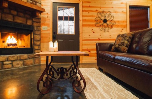 Hochatown Casa | Down Time Studio Cabin w Hot Tub
