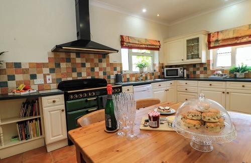Zeals Casa | DOWNS VIEW, pet friendly, with a garden in Norton Ferris