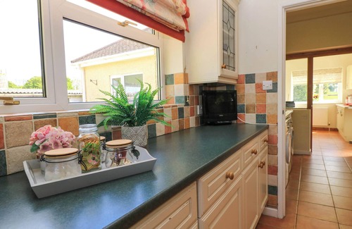 Zeals Casa | DOWNS VIEW, pet friendly, with a garden in Norton Ferris