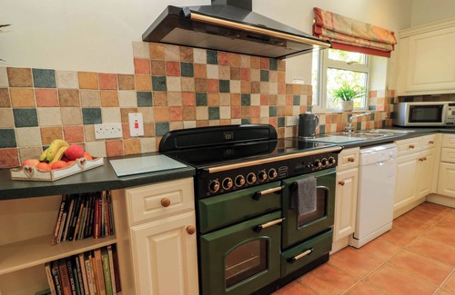 Zeals Casa | DOWNS VIEW, pet friendly, with a garden in Norton Ferris