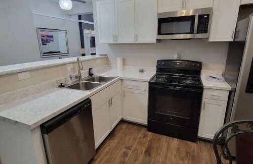 New Pathways Casa | Downton Memphis 5 min walk to Fedex Forum and Beale St. - Completely renovated.