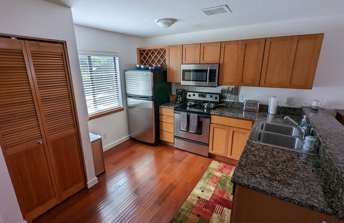 Pearl District Condominio | Downtown 2 bdrm Condo Steps Away From the Willamette River. Year Round Hot Tub