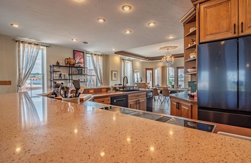 Norwalk Apartamento | Downtown 2 Story Loft w/6bdrms-walk to everything!