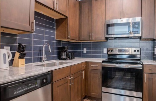 Central East Austin Apartamento | Downtown 2BDRM 2BATH Sleeps 6 Free Parking & Pool