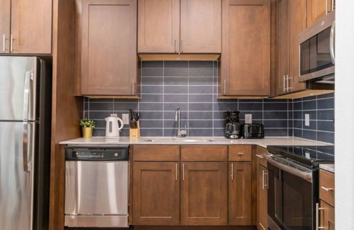 Central East Austin Apartamento | Downtown 2BDRM 2BATH Sleeps 6 Free Parking & Pool
