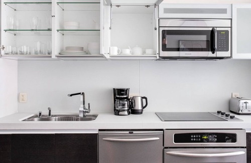 City West Apartamento | Downtown 2BR w/ Pool, Gym & W/D nr Convention Center, by Blueground