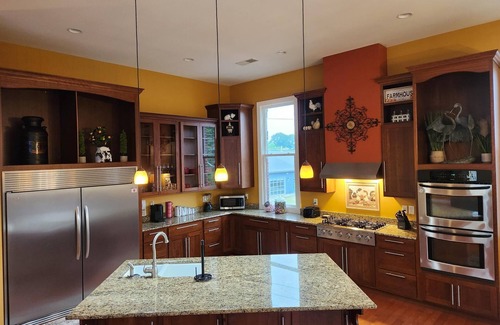 Paducah Condominio | DOWNTOWN 2ND FLOOR LUXURIOUS CONDO 3 BLOCKS OFF BROADWAY IN A QUIET NEIGHBORHOOD