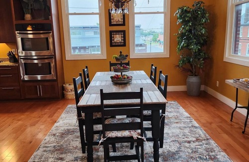 Paducah Condominio | DOWNTOWN 2ND FLOOR LUXURIOUS CONDO 3 BLOCKS OFF BROADWAY IN A QUIET NEIGHBORHOOD