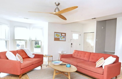 North Upper Street Casa | Downtown- 3 Bedroom 3bath townhouse-Walk to Restaurants, Markets, Parks & Rupp.