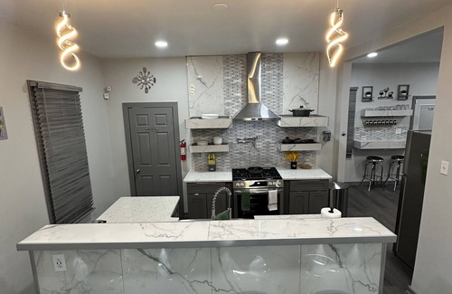 Woodbridge Casa | Downtown 5 minutes - Adults-Only Luxury Getaway with Hot Tub- NO PARTIES!