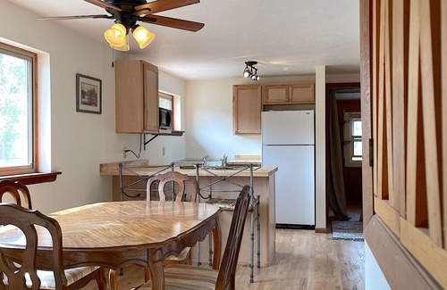 Cody Casa | Downtown A-Frame- recently renovated, pet friendly