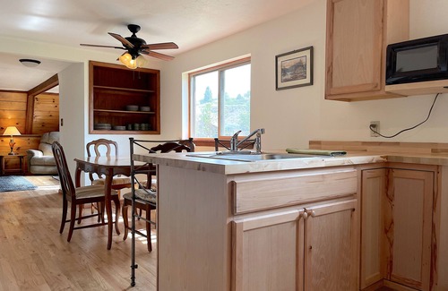 Cody Casa | Downtown A-Frame- recently renovated, pet friendly