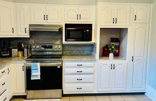 East Riverdale Apartamento | Downtown Access Huge Backyard Free Parking
