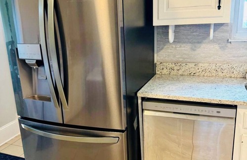 East Riverdale Apartamento | Downtown Access Huge Backyard Free Parking