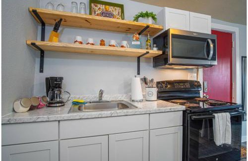 Nevada Street Apartamento | Downtown Accessible New 1BR1BA Cozy Studio
