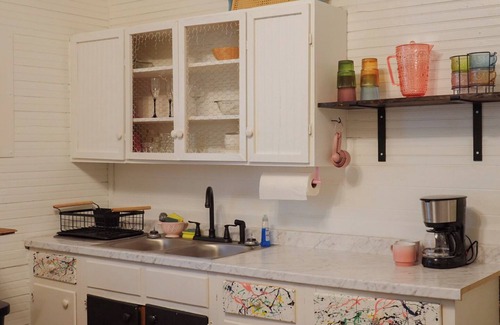 Tupelo Casa | Downtown -All Shook Up Bungalow -Heart Break Hotel 2br/1b
