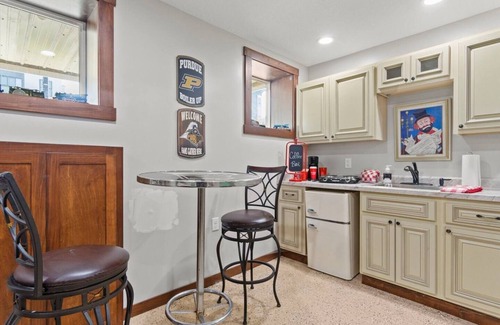 West Central Apartamento | Downtown Apt by Parkview Field w/Free Parking
