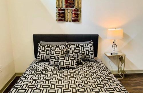 The Woodlands Apartamento | Downtown Apt FREE Parking - Fully Kitchen - FREE Laundry