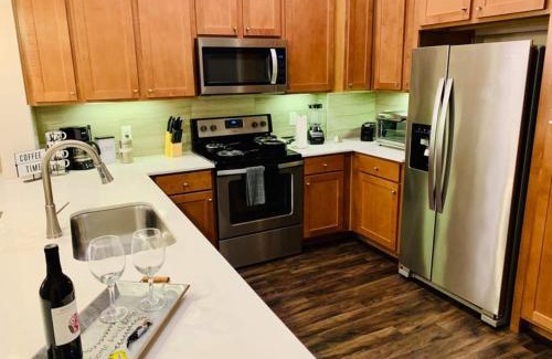The Woodlands Apartamento | Downtown Apt FREE Parking - Fully Kitchen - FREE Laundry