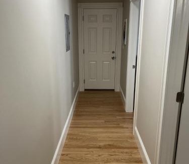 Beverly Apartamento | Downtown Apt King Beds Mins to Salem