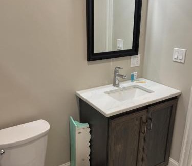 Beverly Apartamento | Downtown Apt King Beds Mins to Salem