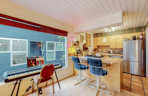 South Addition Apartamento | Downtown, art-filled apartment with fireplace, balcony, & well-equipped kitchen