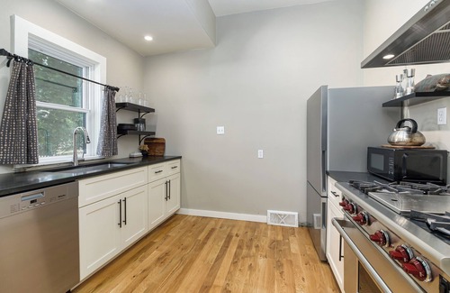 Rose Park Casa | Downtown at Myrtles - 2 Bedroom, 1 Bath Close to all of Missoula's Favorites
