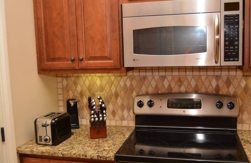 Auburn Apartamento | Downtown Auburn 2BR/2.5BA Condo across from campus