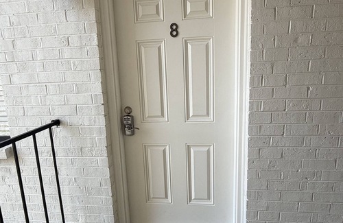 Auburn Condominio | Downtown Auburn Retreat- Walking distance to Stadium, Toomer's & More!