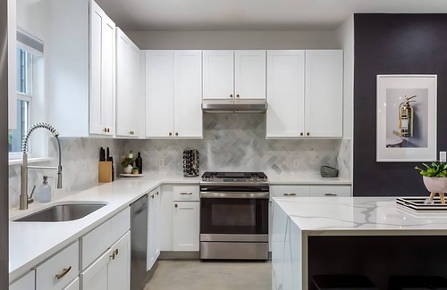 Govalle Casa | Downtown Austin Oasis w Pool & Hot Tub—Sleeps 16
