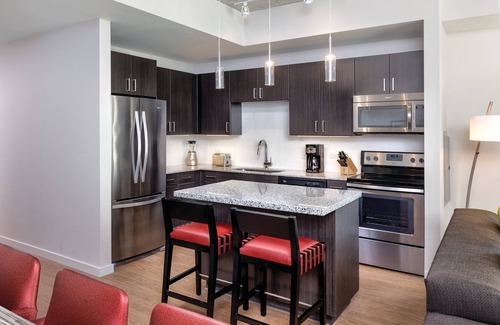 West End Complejo | CENTRO Austin con ROOFTOP, piscina y área de barbacoa, pozo de fuego, incluso un gimnasio: lo tenemos todo