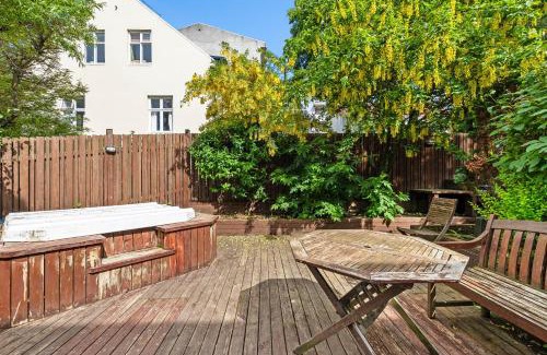 Downtown Apartamento | Downtown Baldursbrá - Two Bedroom Apartment