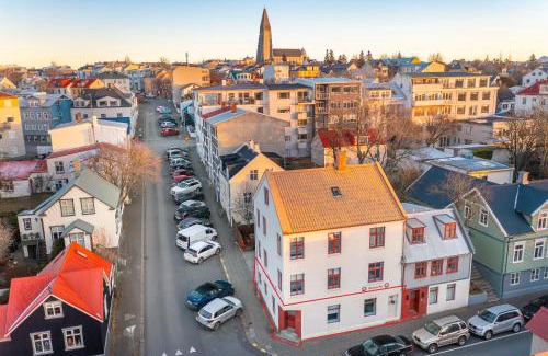 Downtown Apartamento | Downtown Baldursbrá - Two Bedroom Apartment