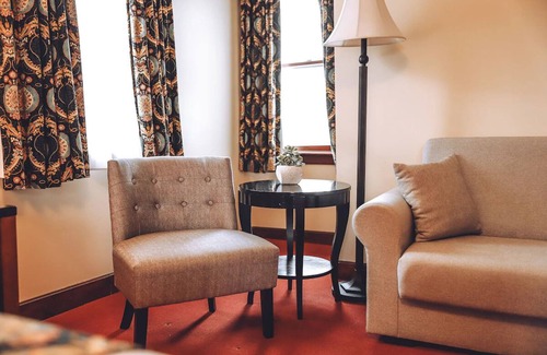 Milford Casa | Downtown Basecamp: Enjoy Nature, History & Our Free Breakfast