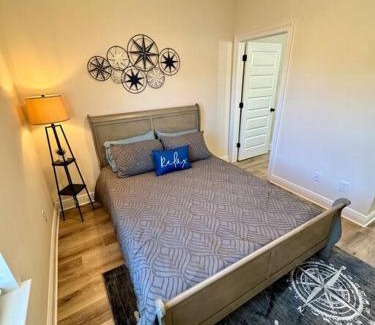 Downtown Casa | Downtown, Bay Views, Fish Market, and Blue Angels!