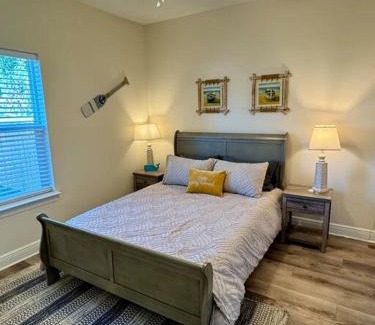 Downtown Casa | Downtown, Bay Views, Fish Market, and Blue Angels!