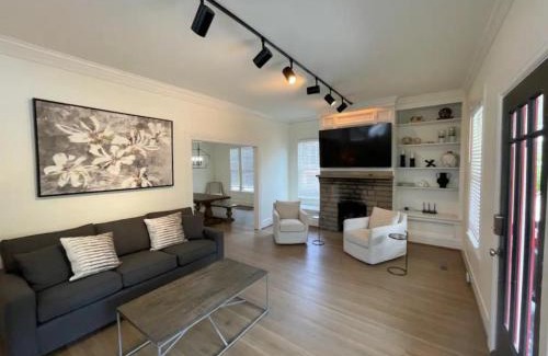 Five Points South Casa | Downtown Birmingham Modern 2-Bedroom Gem