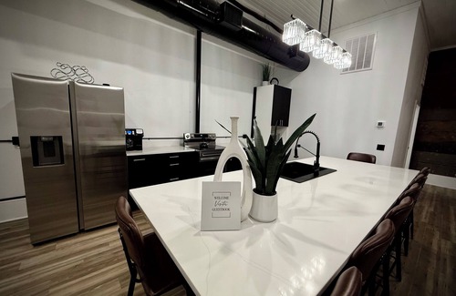 Jacksboro Apartamento | “Downtown Boro Loft” Charming 1600 sq foot open concept Downtown Jacksboro