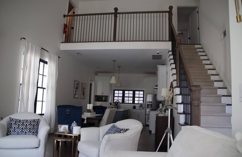 Bardstown Casa | Downtown Bourbon Black Swan House