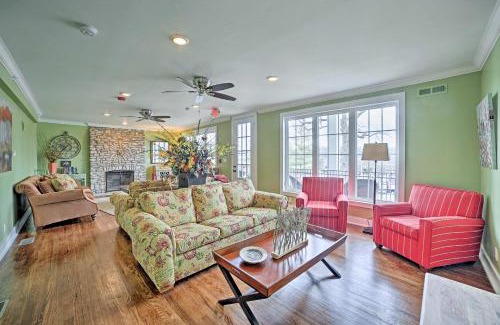 Downtown Branson Casa | Downtown Branson Home with Pool Near The Landing!