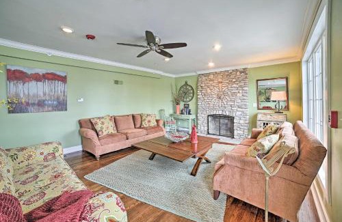 Downtown Branson Casa | Downtown Branson Home with Pool Near The Landing!
