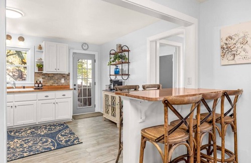 Buford Cabaña | Downtown Buford: Enjoy Train, Walk to Eats & Shops