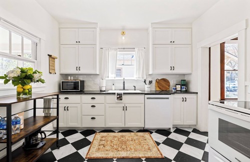 East End Casa | Downtown Bungalow with Geothermal Hot Spring